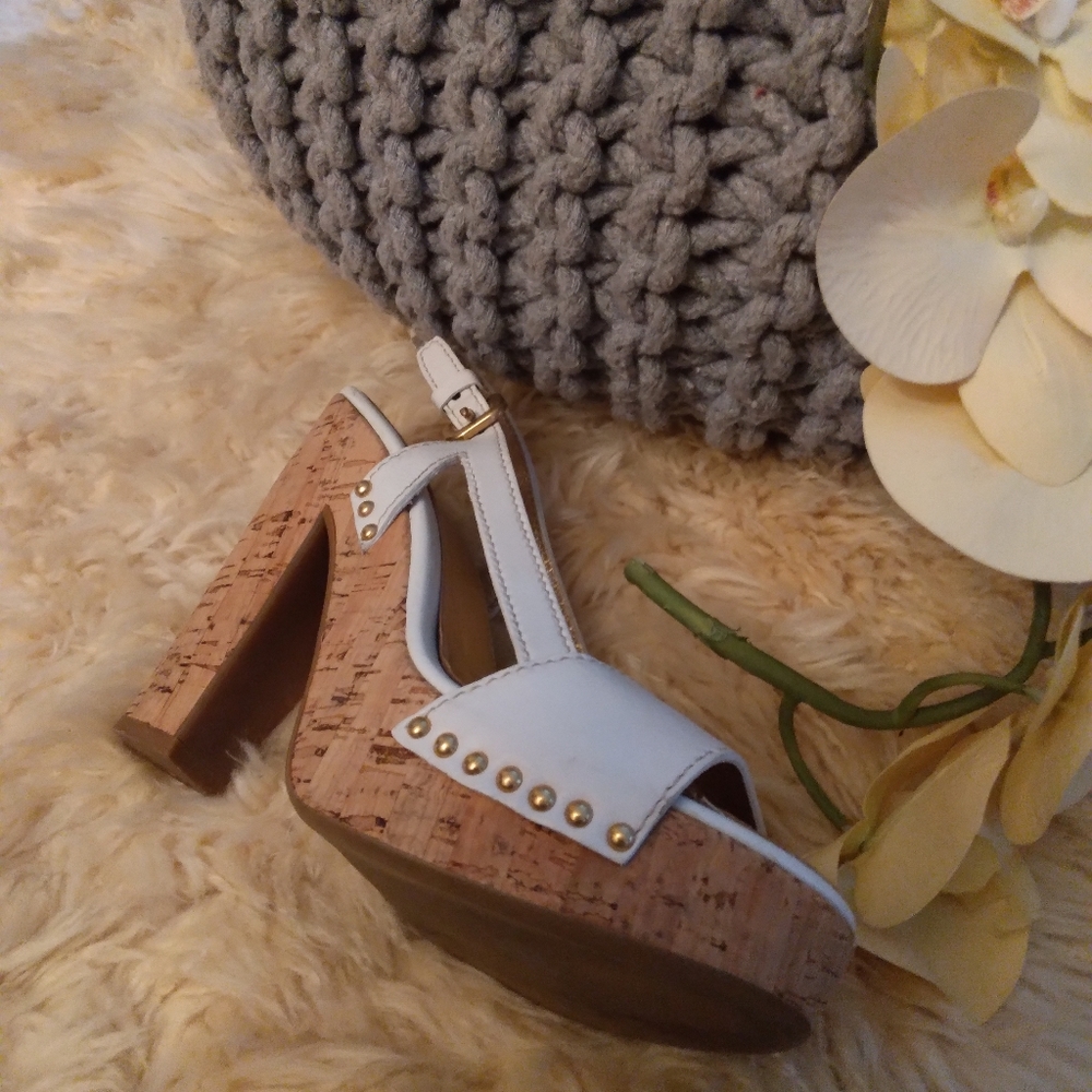 Prada Shoes - Picture 4 of 5